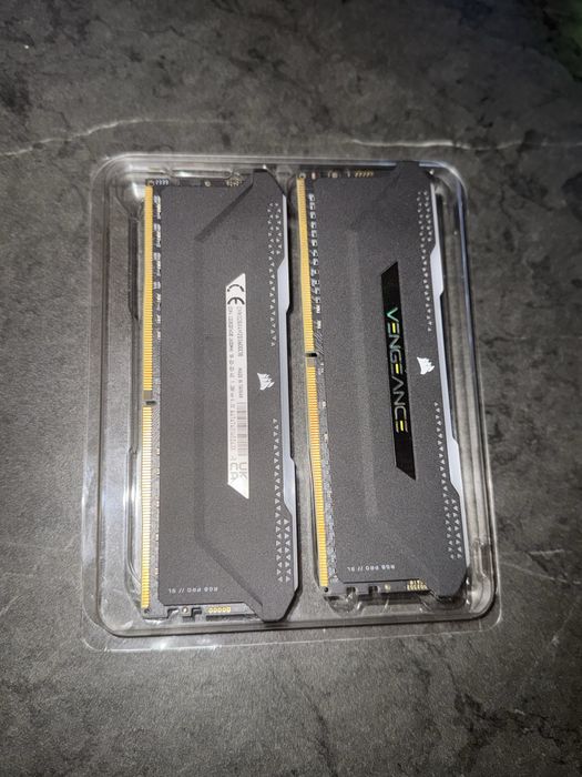 DDR x32 GB Corsair Vengence 3600mhz 16CL