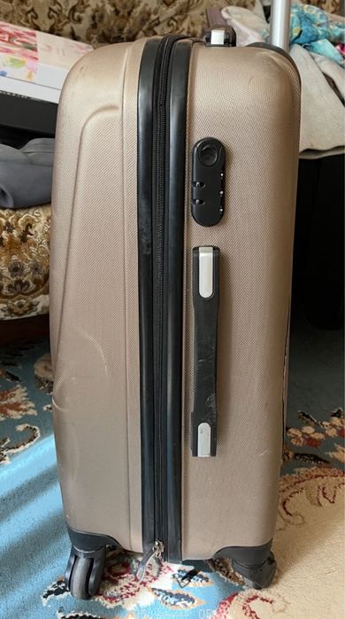 Чемодан валіза М