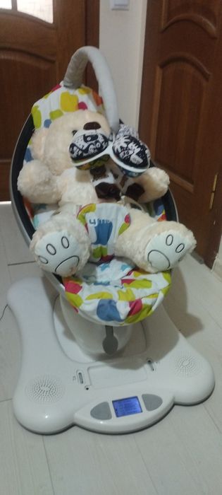 Заколисуючий центр 4moms 2.0