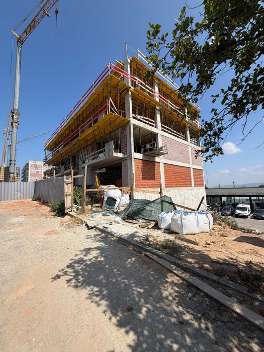 Apartamento,em Fase de Construção.T1+1 em Estrada Romana.Pedroso.Vila Nova de Gaia.A 5 m do Mercadona e outros serviços.