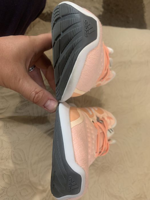 Кросовки adidas бу в хорошем состоянии