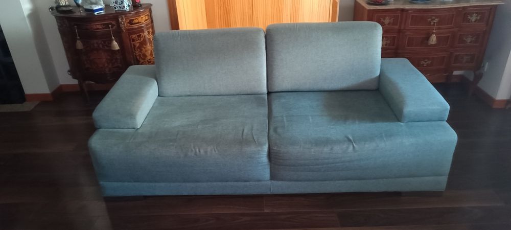 Sofá de 3 lugares.