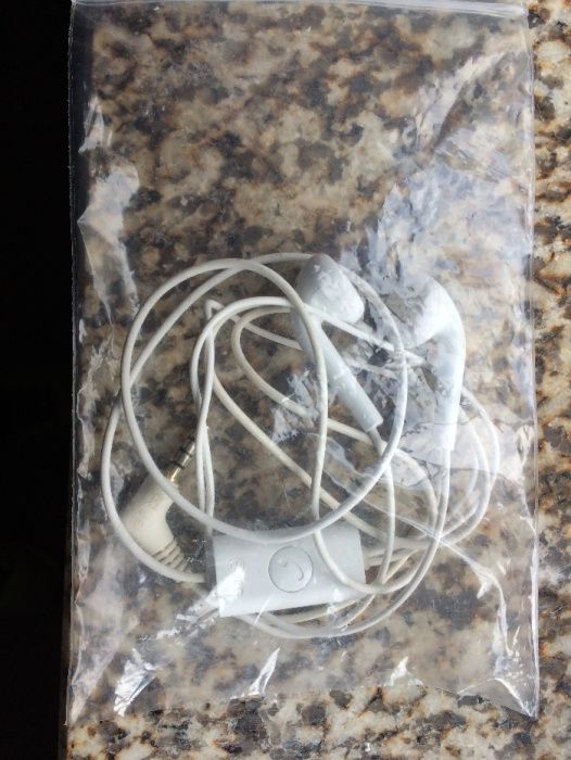 Auriculares LG em excelente estado/Samsung novos