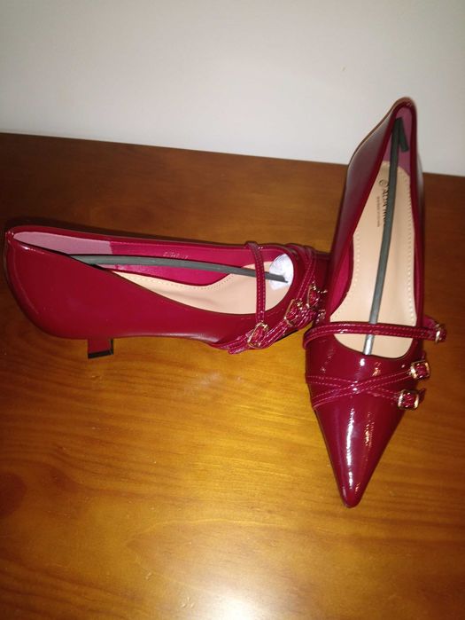 Sapatos bordeaux em verniz