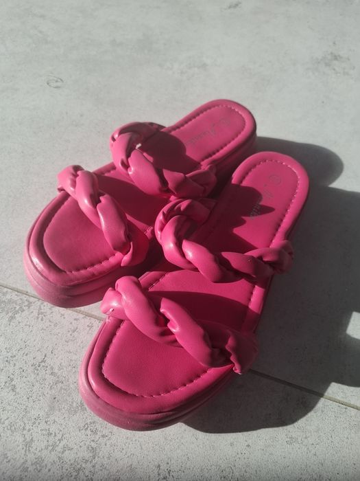 Różowe klapki na platformie r. 38