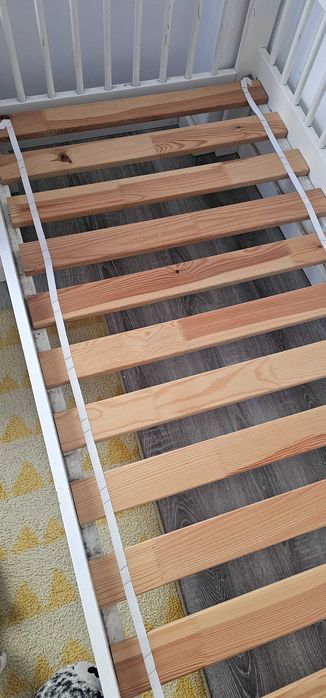 Camas de criança com barras de segurança