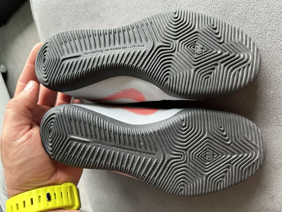 Buty dzieciece piłkarskie (halówki)