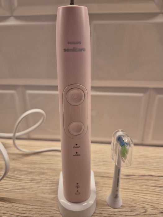 Szczoteczka soniczna Philips Sonicare HX683J różowa z ładowarką