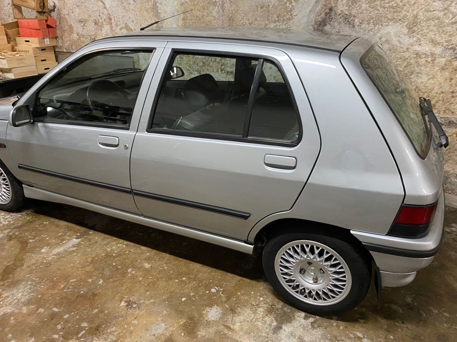 Renault clio Baccara