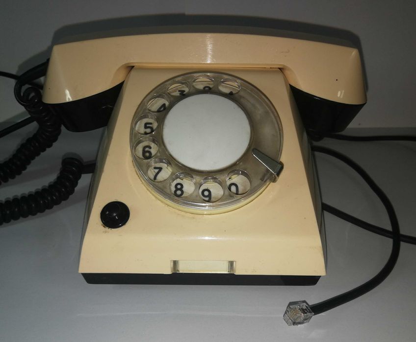 Дисковий телефон  працює без електрики 220 від телефонного кабелю