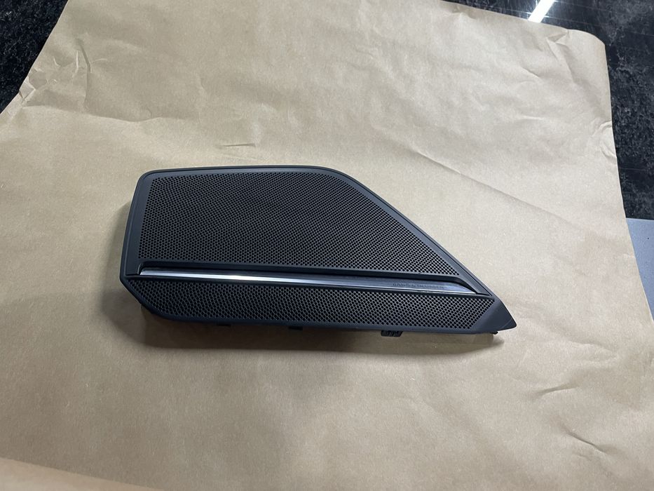 AUDI A6 C8  заглушка динаміка