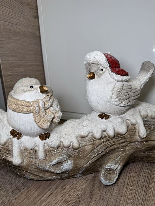 Figurka zimowa świeta ptaszki na gałęzi ceramika