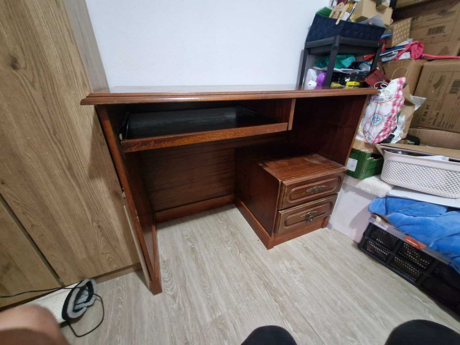 Secretaria de quarto/ bom estado