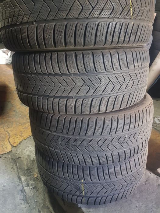продам шины пирелли зимние 255/40/R20