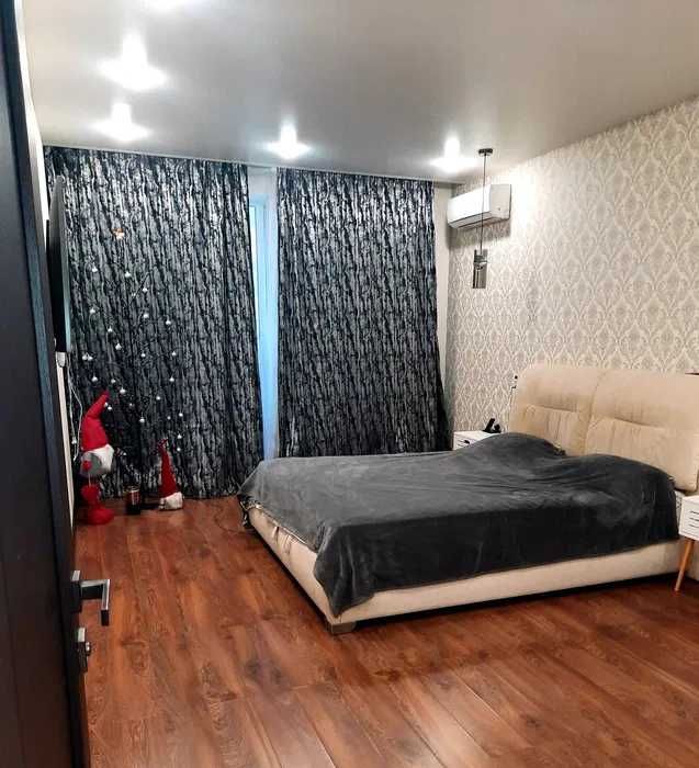 Продаю 2-к квартиру метро Защитников Украины, ЖК Искринский