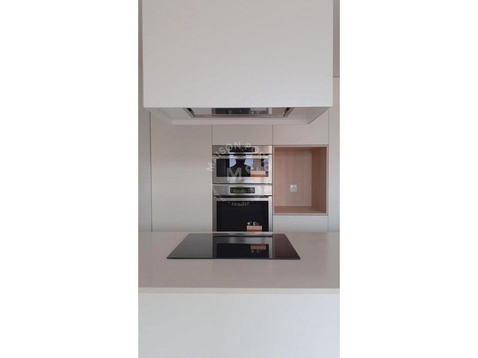 Apartamento T3 com Suite, Varanda com churrasqueira e Box de Garage...