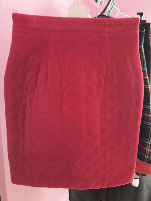Um lote de 3 saias de boa fazenda + gorro de lã