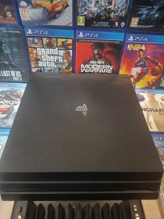 Super zadbane PlayStation 4 PS4 PRO w najlepszej możliwej wersji.