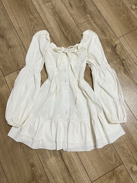 Ніжне біле плаття