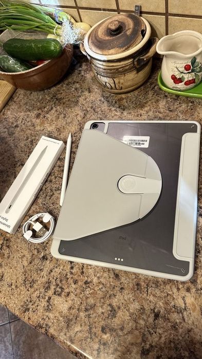 Tablet iPad Apple Retina PRO 12.9” + NOWY RYSIK - iOS 26.6 - PROCREATE - wersja bez przycisku