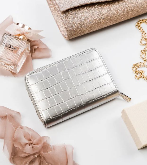 portfel damski z motywem zwierzęcym zapinany suwakiem