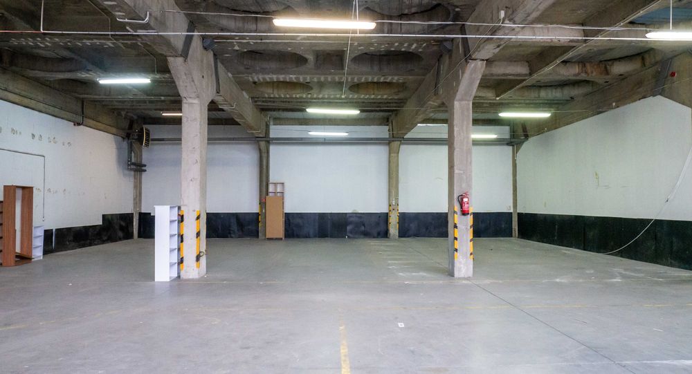 Powierzchnia magazynowa z biurami