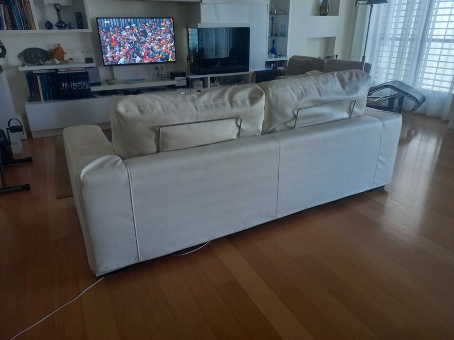 sofá cama moderno em pele