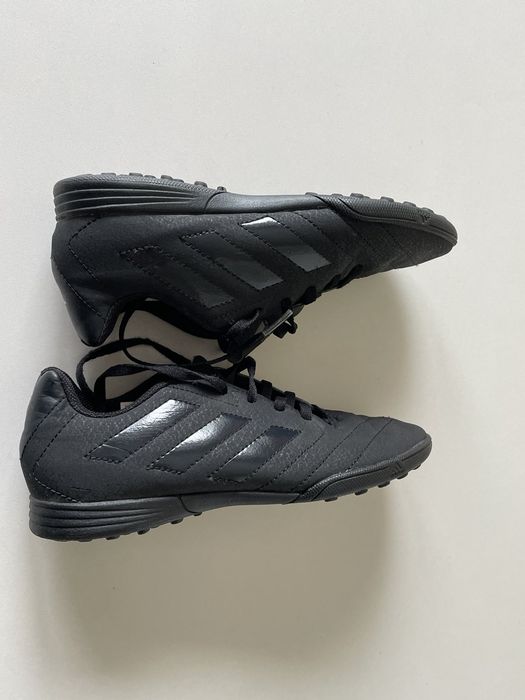 Adidas дитячі 35.5р сороконіжки