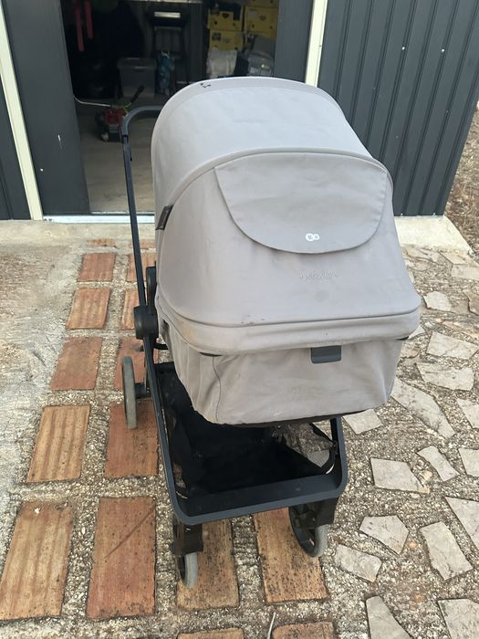Vende se carinho de bebe