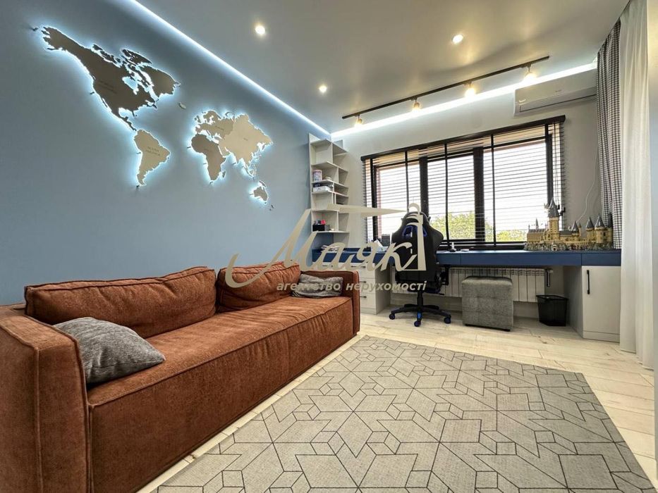 Крутий будинок з новим ремонтом в тихому місці.