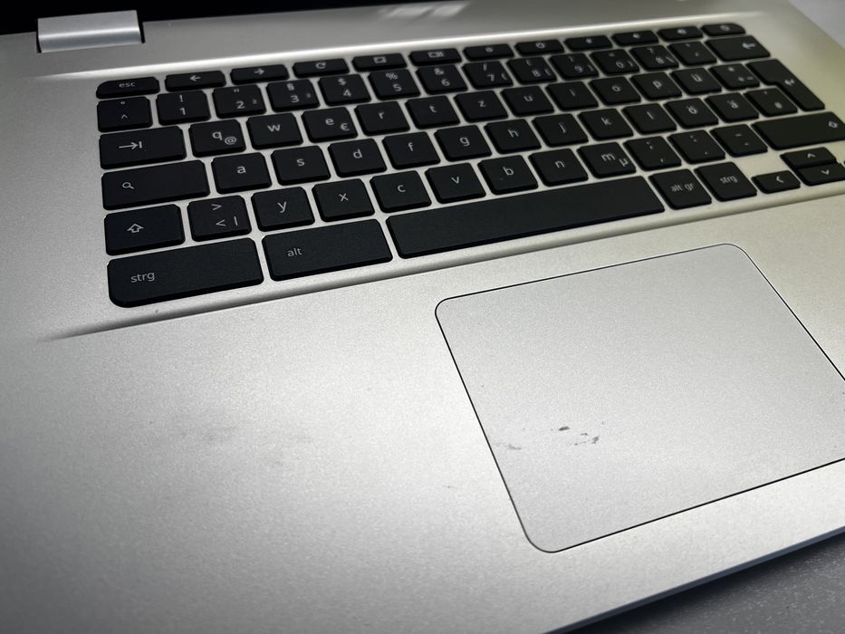 ASUS Chromebook C523