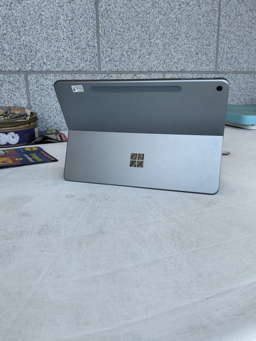 Microsoft Surface Pro +copilot 12" Snapdragon X Plus 16GB 512GB + extras