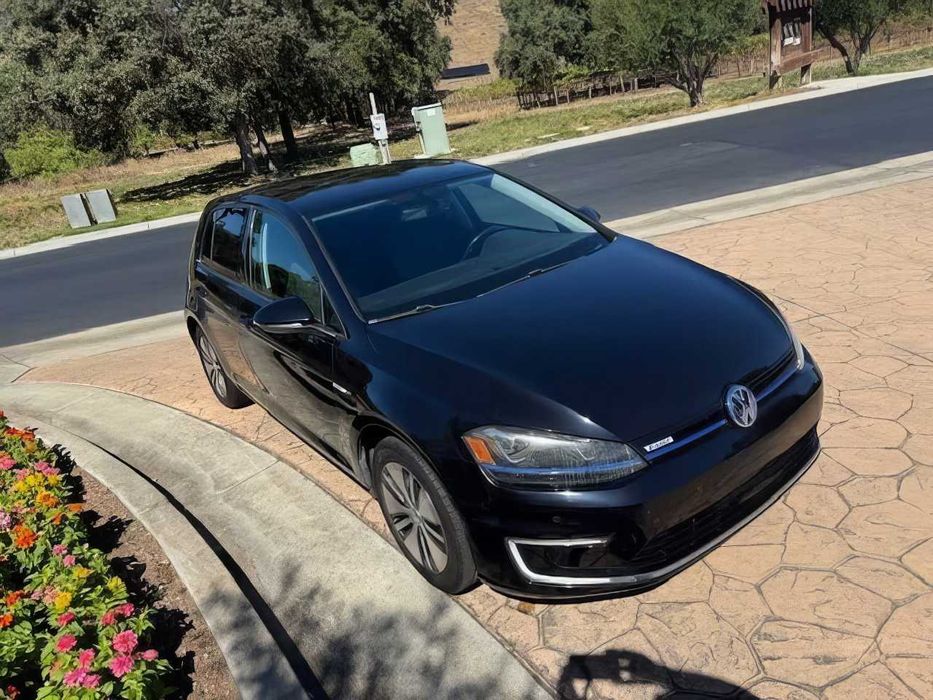 Volkswagen e-Golf      2016