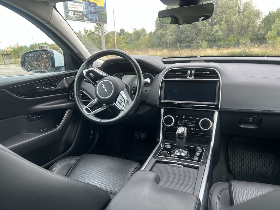 Jaguar XE p250 awd/s 2019