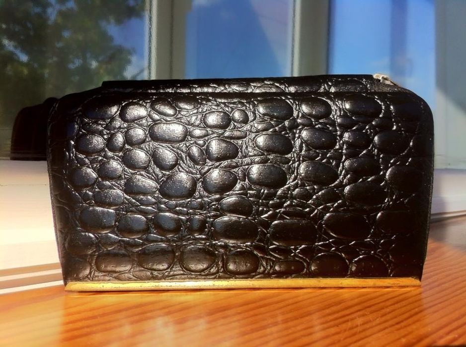 Маникюрный набор в кожанном футляре. Ножницы. Пилочка.