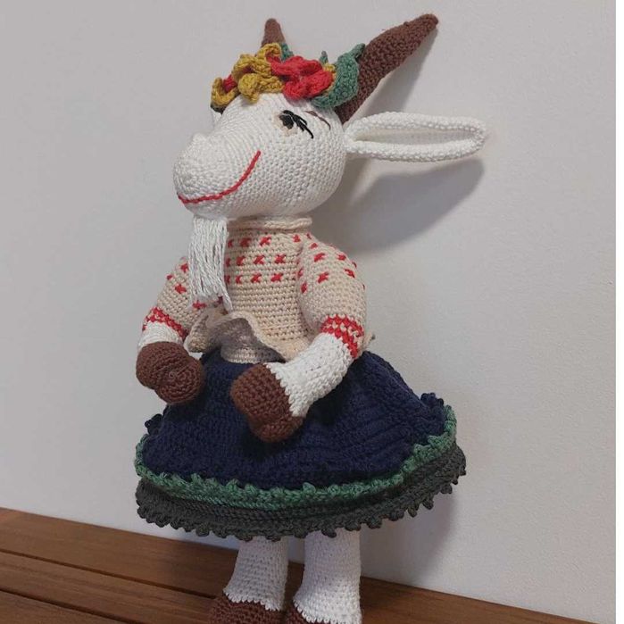 Ręcznie robiona zabawka amigurumi Koza z bajki