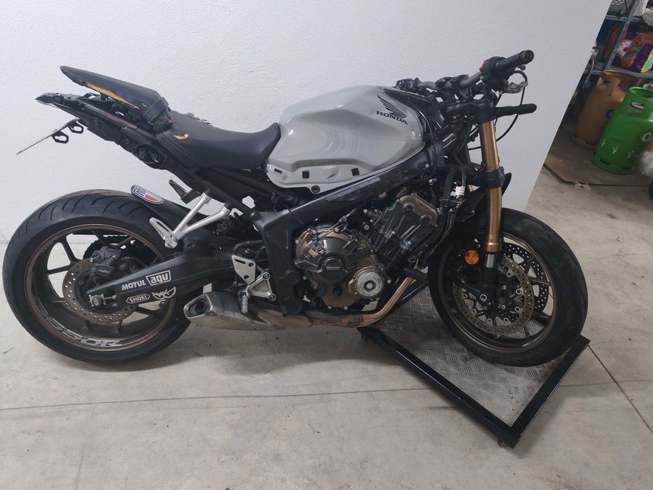 Honda CB 650r acidentada