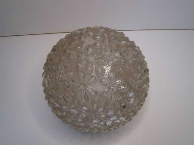 szklana kula klosz białe szkło z ornamentem