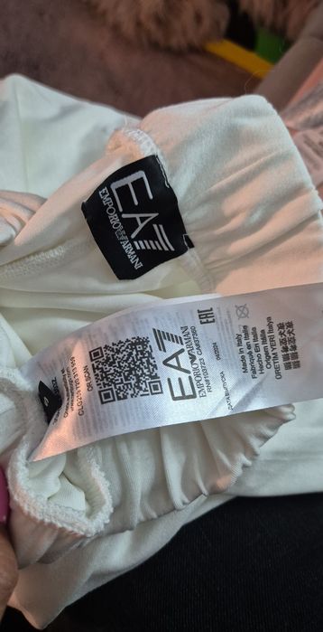 Dres armani s nowy