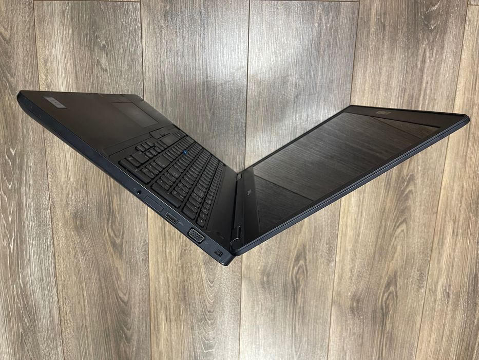 Сенсорний ноутбук Dell Latitude E5590 (i7-8650U|8GB|256SSD|15.6” FHD)