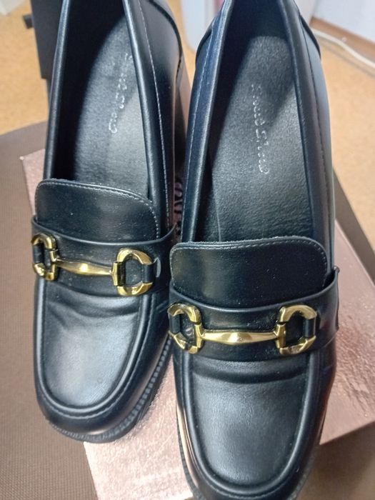 Półbuty czarne na obcasie