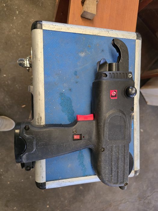Máquina automática para atar ferro (betão armado) – FIVEA RT308 / CSS-01
Inclui: máquina, bateria 10.8V, carregador e rolos de arame.
Em bom estado ge