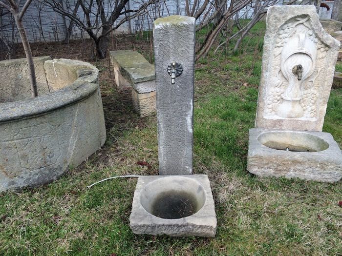 Zabytkowy Czerpak Ogrodowy z Piaskowca – Unikat ok. 200 lat