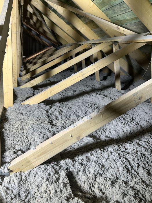 Ocieplanie dachów celulozą,granulatem wełny skalnej/mineralnej  Nadmuch