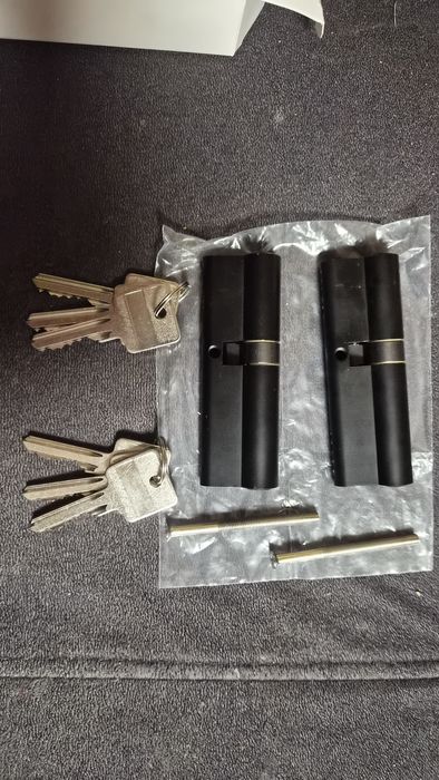 2 nowe czarne wkładki do zamka 40/55 (95mm) czarne + 6 kluczy