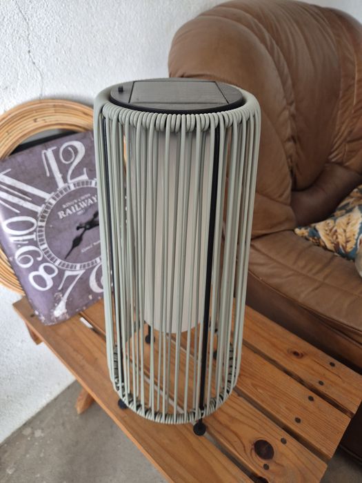 Candeeiro solar cinzento