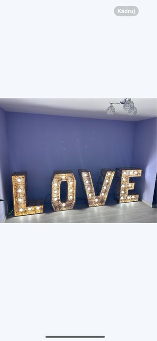 Napis love rustykalny