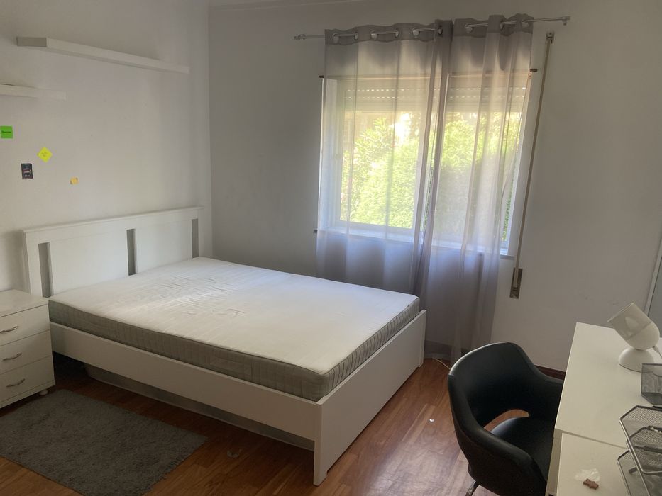 Quarto em frente à FEUC