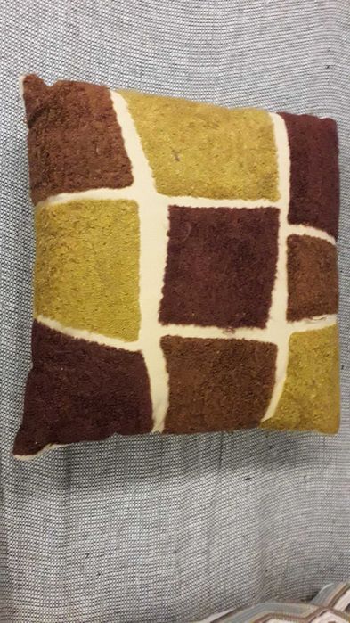 Almofada com quadrados em lã