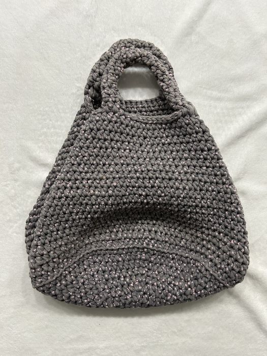 Duży kosz na zabawki robiony na szydełku